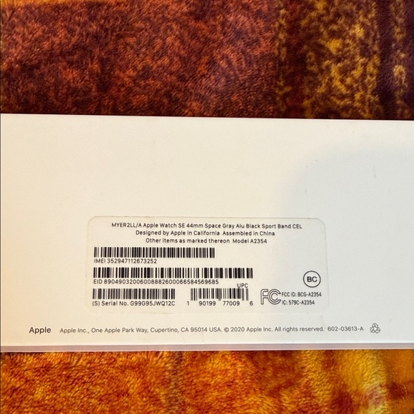 Apple SE Smartwatch with Black Band 44mm